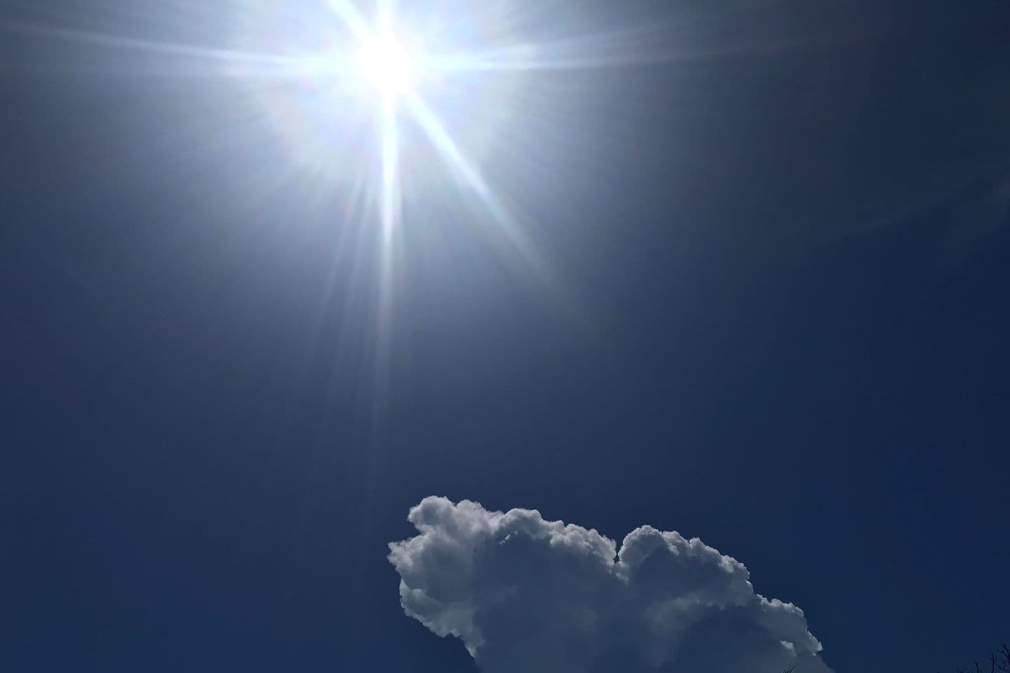 太陽と雲